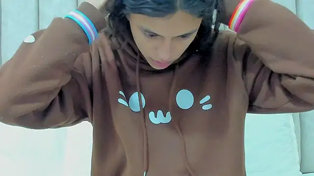 FreyaMoller online show from 11/04/25, 07:13