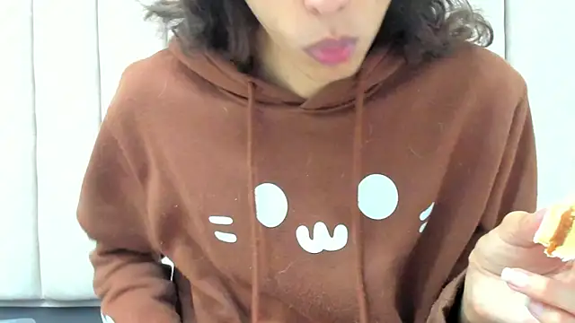 FreyaMoller online show from 04/18/26, 07:07