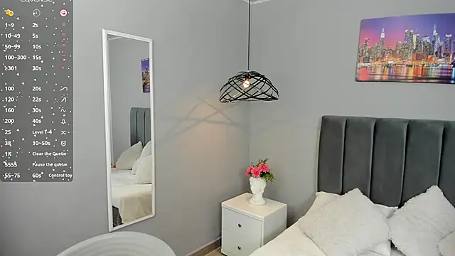 sophie alice  online show from 02/24/25, 03:31