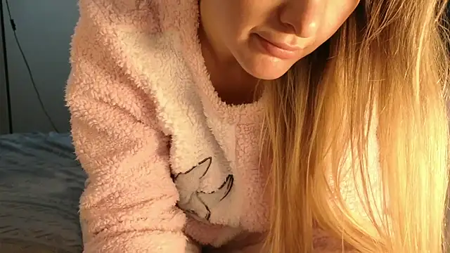 Snapshot of kimmie_meow chatting on 01/02/25, 10:01 kimmie meow online show from 01/02/25, 10:01