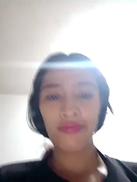 Snapshot of Hanha00 chatting on 10/15/25, 02:33 Hanha00 online show from 10/15/25, 02:33