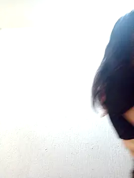 Snapshot of Hanha00 chatting on 10/30/25, 05:35 Hanha00 online show from 10/30/25, 05:35