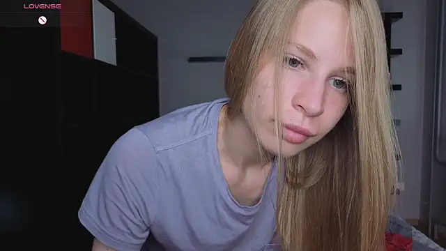 Snapshot of Elis_Fox chatting on 06/15/26, 08:05 Elis Fox online show from 06/15/26, 08:05