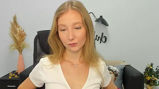 Snapshot of LolaWilsons chatting on 12/30/24, 07:26 LolaWilsons online show from 12/30/24, 07:26