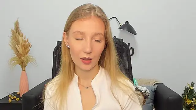 Snapshot of LolaWilsons chatting on 12/30/24, 01:36 LolaWilsons online show from 12/30/24, 01:36