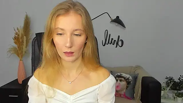 Snapshot of LolaWilsons chatting on 01/13/25, 10:25 LolaWilsons online show from 01/13/25, 10:25