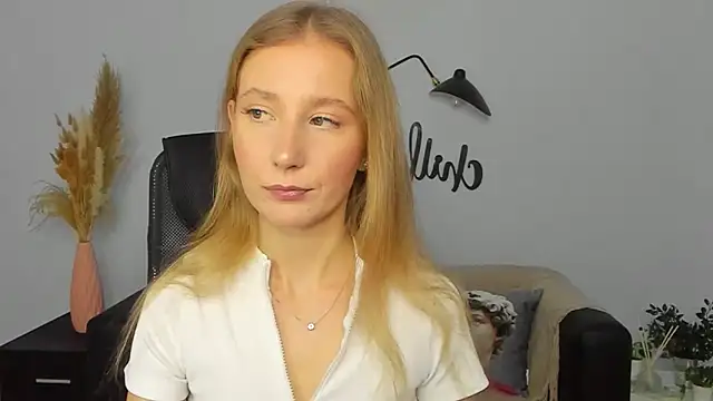 Snapshot of LolaWilsons chatting on 01/14/25, 09:45 LolaWilsons online show from 01/14/25, 09:45