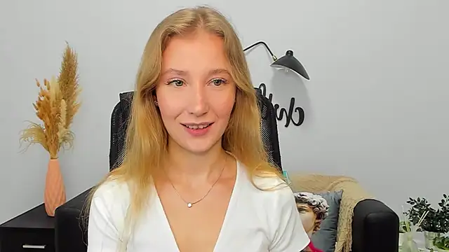 Snapshot of LolaWilsons chatting on 01/16/25, 06:14 LolaWilsons online show from 01/16/25, 06:14