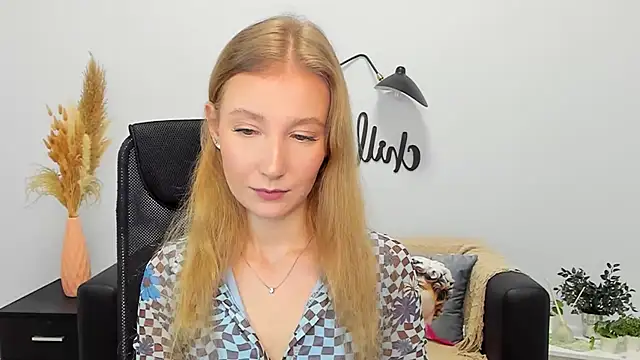 Snapshot of LolaWilsons chatting on 01/22/25, 06:20 LolaWilsons online show from 01/22/25, 06:20