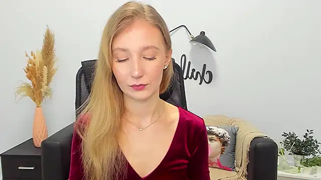 Snapshot of LolaWilsons chatting on 01/23/25, 10:11 LolaWilsons online show from 01/23/25, 10:11