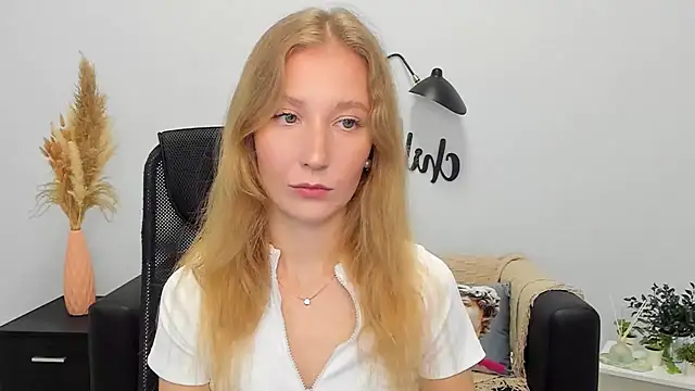 Snapshot of LolaWilsons chatting on 01/28/25, 09:19 LolaWilsons online show from 01/28/25, 09:19