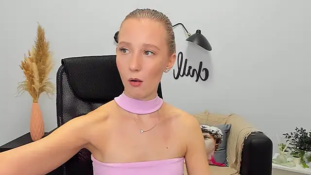 Snapshot of LolaWilsons chatting on 01/31/25, 12:29 LolaWilsons online show from 01/31/25, 12:29