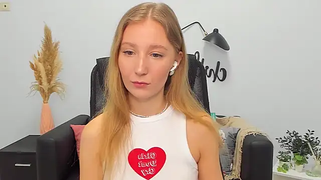 Snapshot of LolaWilsons chatting on 02/11/25, 09:20 LolaWilsons online show from 02/11/25, 09:20