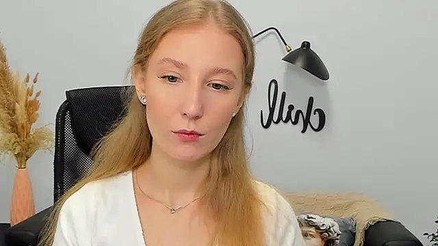 Snapshot of LolaWilsons chatting on 03/14/25, 06:21 LolaWilsons online show from 03/14/25, 06:21