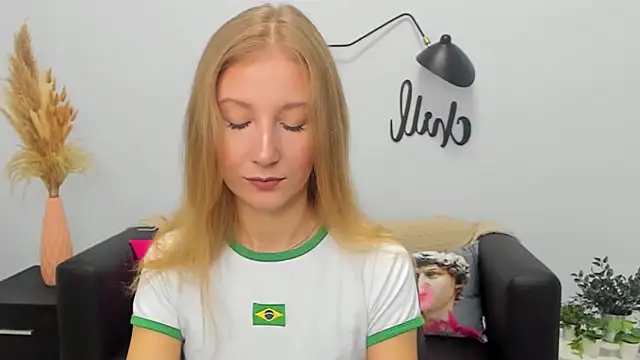 Snapshot of LolaWilsons chatting on 09/20/25, 08:26 LolaWilsons online show from 09/20/25, 08:26