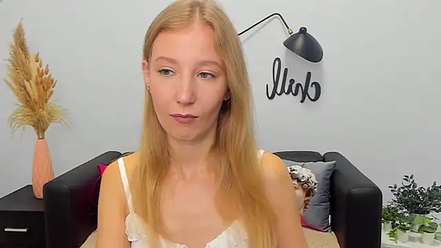 Snapshot of LolaWilsons chatting on 09/27/25, 08:19 LolaWilsons online show from 09/27/25, 08:19