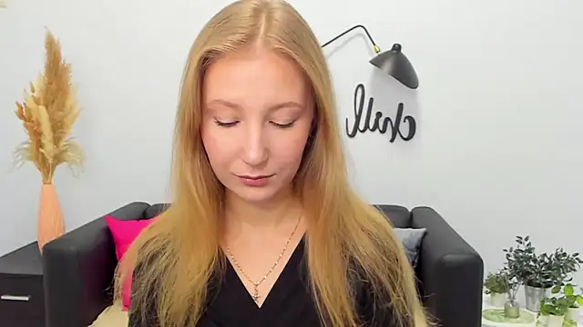 LolaWilsons online show from 12/15/25, 07:12