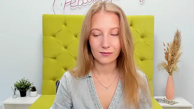 Snapshot of LolaWilsons chatting on 05/16/26, 10:36 LolaWilsons online show from 05/16/26, 10:36