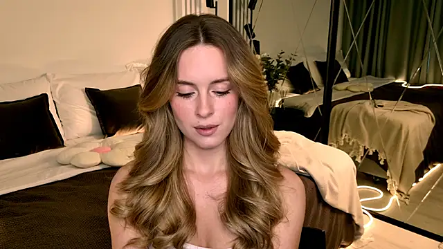 RozzitaBedberry online show from 04/10/26, 01:05