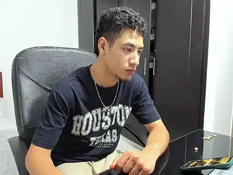 Chandler ken online show from 10/30/25, 01:18