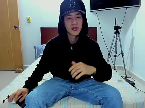 Chandler ken online show from 11/18/25, 04:28