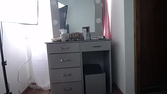 LiaTaylorr online show from 09/18/25, 12:18