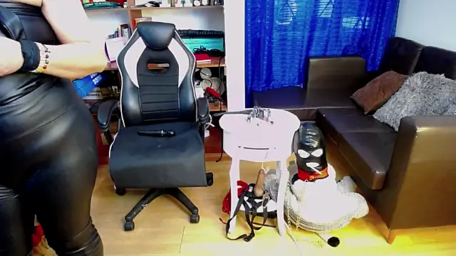 LiaTaylorr online show from 09/23/25, 12:41