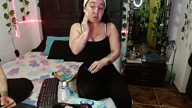 Snapshot of the_lesbian_game chatting on 09/11/25, 01:39 the lesbian game online show from 09/11/25, 01:39