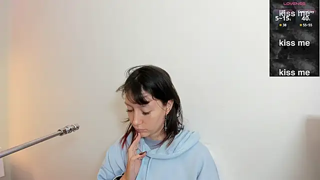 lizzy davis 1 online show from 10/30/25, 04:03