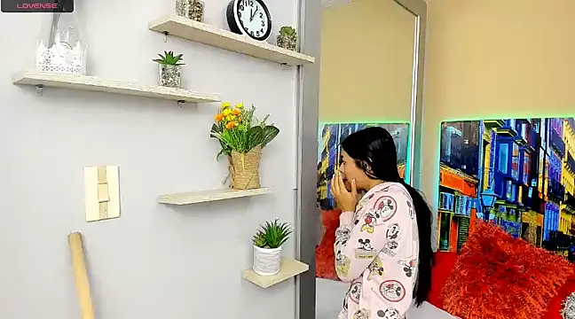 Snapshot of CristalLoren chatting on 02/06/25, 11:43 CristalLoren online show from 02/06/25, 11:43