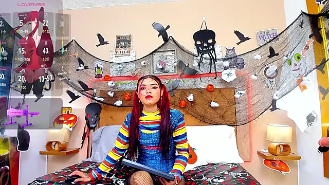 Snapshot of CristalLoren chatting on 10/31/25, 05:58 CristalLoren online show from 10/31/25, 05:58