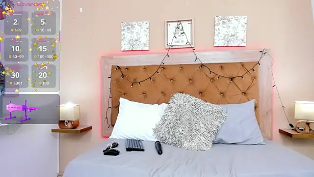 Snapshot of CristalLoren chatting on 12/18/25, 06:58 CristalLoren online show from 12/18/25, 06:58