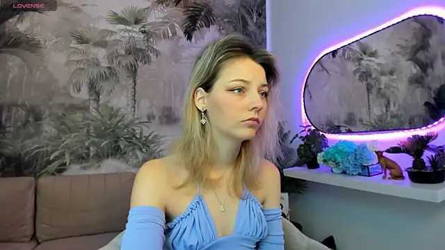pretty little thing online show from 01/13/25, 05:44