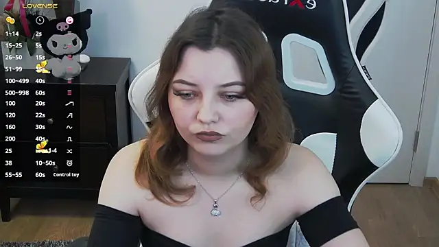 pretty little thing online show from 04/21/26, 05:28