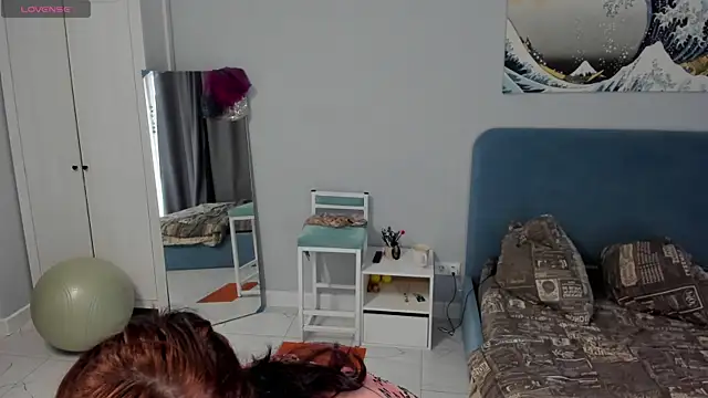Julia  Frey online show from 08/02/26, 08:35