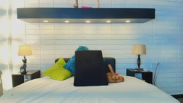 HannaBrave online show from 03/23/25, 02:26