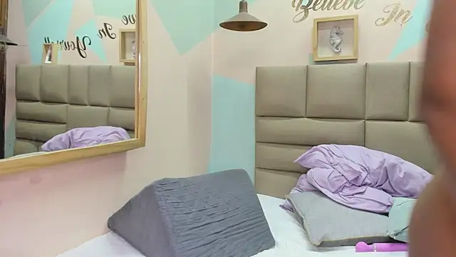 Snapshot of lilybaudyn_ chatting on 03/19/25, 07:51 lilybaudyn online show from 03/19/25, 07:51