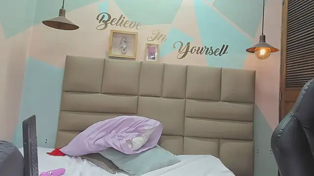 Snapshot of lilybaudyn_ chatting on 03/21/25, 08:17 lilybaudyn online show from 03/21/25, 08:17