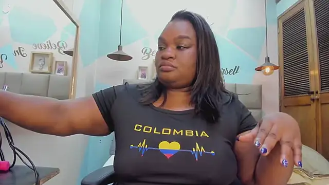 Snapshot of lilybaudyn_ chatting on 09/10/25, 12:32 lilybaudyn online show from 09/10/25, 12:32