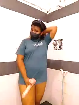 Snapshot of Sexy--queen1 chatting on 03/06/25, 01:24 Sexy--queen1 online show from 03/06/25, 01:24