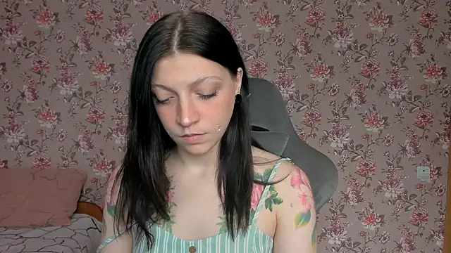 Snapshot of Lolly_Haze chatting on 05/11/26, 03:45 Lolly Haze online show from 05/11/26, 03:45