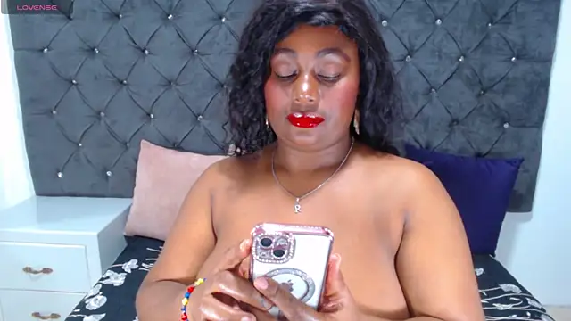Snapshot of shannonvega1 chatting on 02/21/25, 12:05 shannonvega1 online show from 02/21/25, 12:05