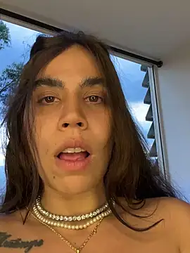 Snapshot of Cuteandhornyy chatting on 03/10/25, 11:06 Cuteandhornyy online show from 03/10/25, 11:06