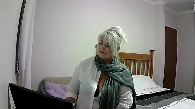 Miahotmilf online show from 12/14/24, 09:13