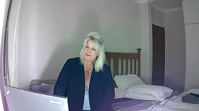Miahotmilf online show from 12/18/24, 08:25