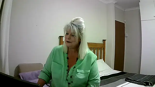 Miahotmilf online show from 01/01/25, 07:43