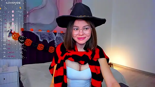 Snapshot of Kelly_Cuutie chatting on 10/27/25, 12:58 Kelly Cuutie online show from 10/27/25, 12:58