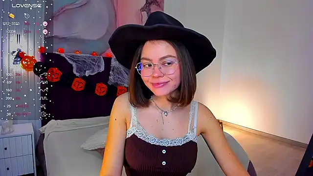 Kelly Cuutie online show from 10/30/25, 12:56