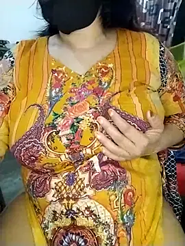 Snapshot of Tishani chatting on 03/10/26, 06:13 Tishani online show from 03/10/26, 06:13
