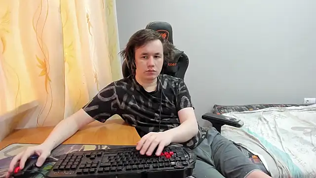 iliaskrislove online show from 04/18/26, 03:10